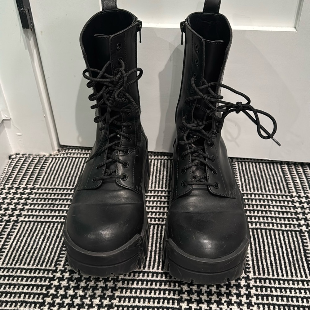 Womens BALENCIAGA boots size 39